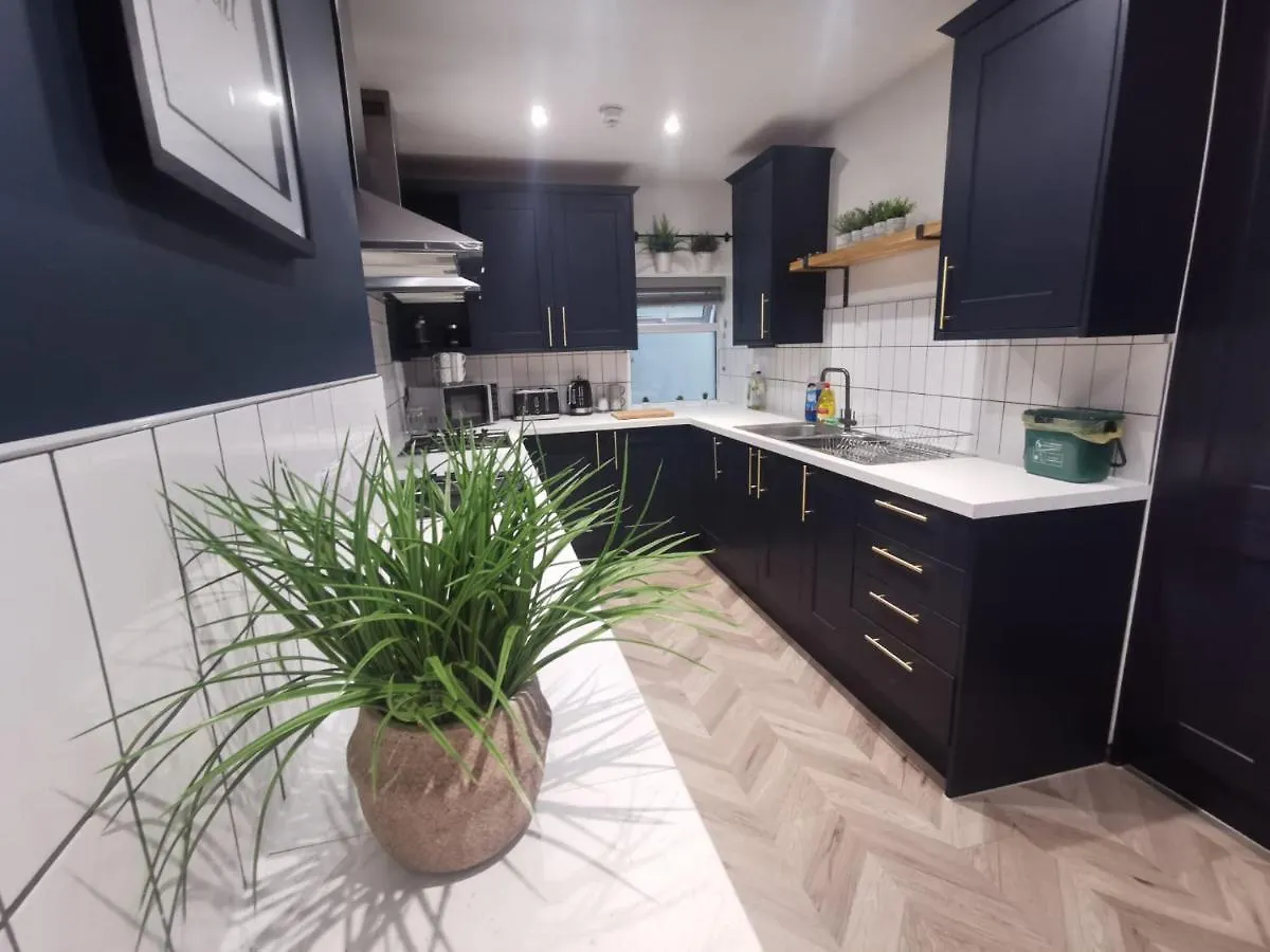 Mansel House - By Tifa Stays Swansea Hotel